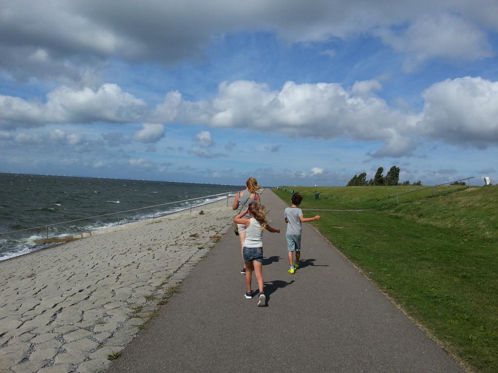 Hotel KOM! Sint-Maartensdijk Buitenkant foto